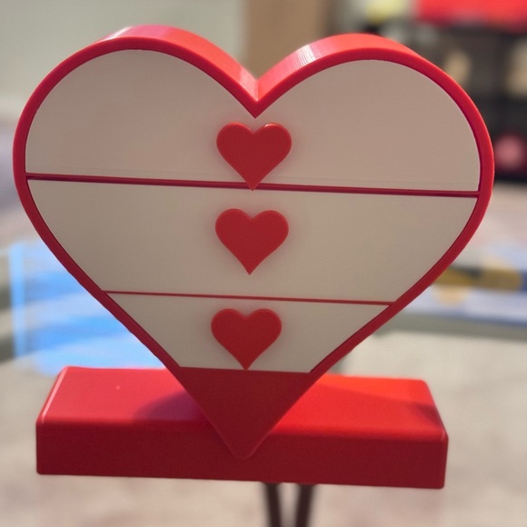 3D Printed Jewerly Heart Shaped Red and White Organizer - Picture 1 of 7